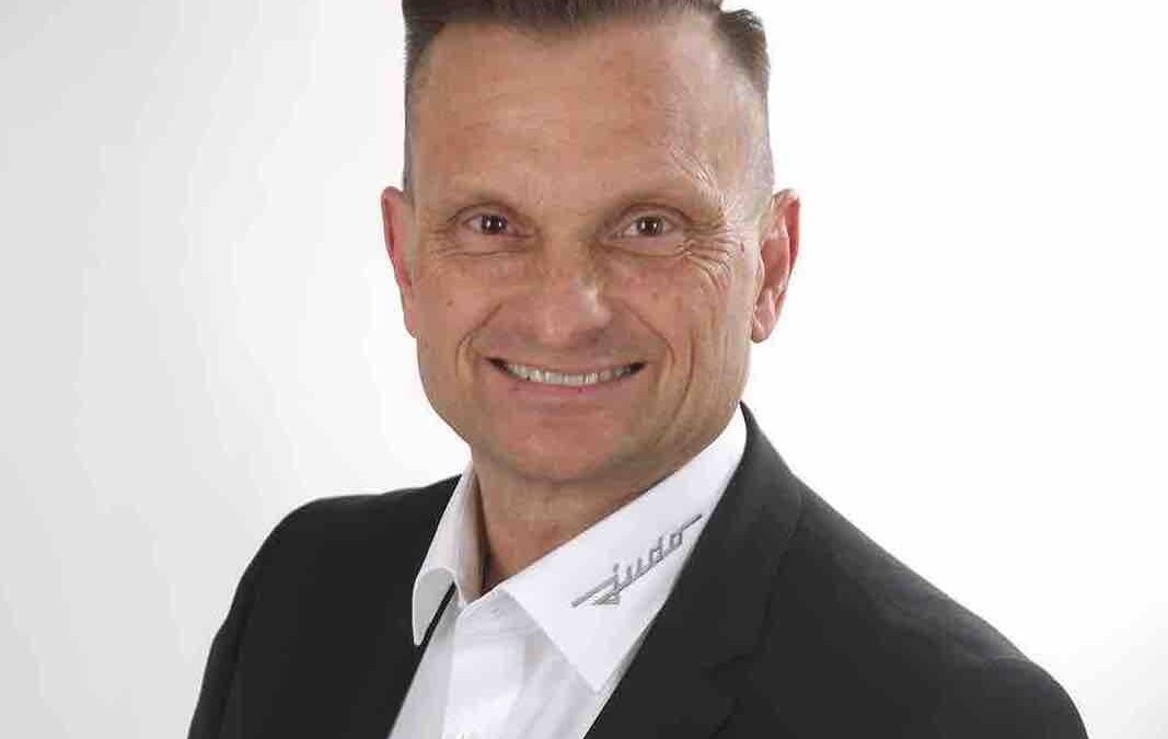 Jan Weisser_heller Font_JUDO Hemd